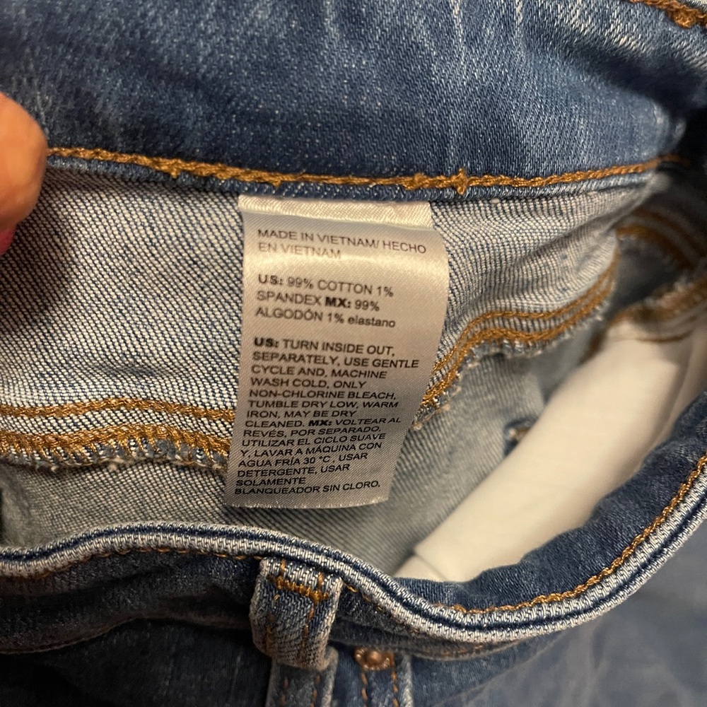 Chicos High Rise Wide Leg Crop Jeans, 18p - Picture 4 of 4